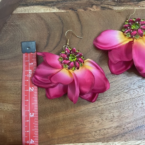 Flower dangle earrings pink green crystal vintage Anthropologie one of a kind - Picture 4 of 5